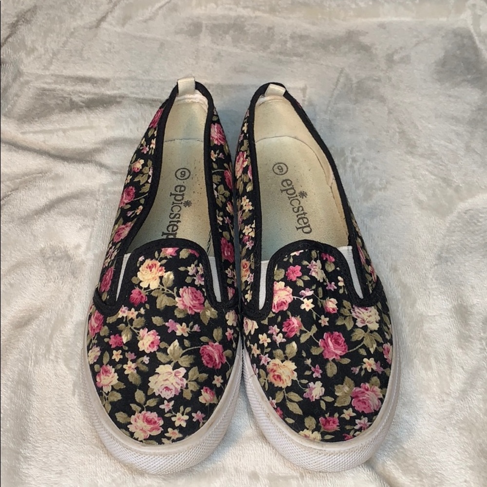 Flower Slip Ons ✨